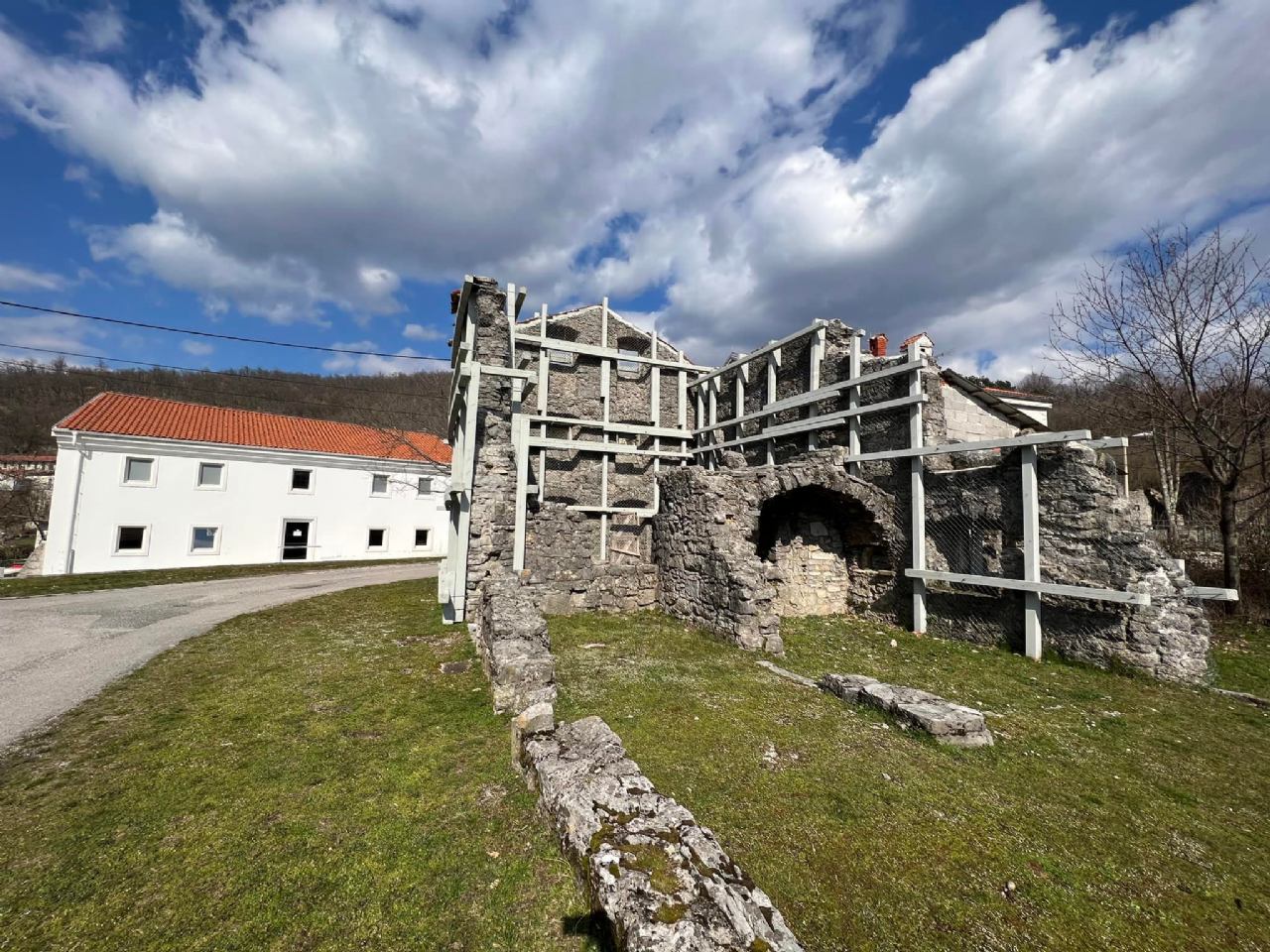 Memorijalna cjelina naselja Lipa